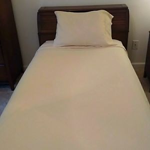 Veratex twin sheet set.